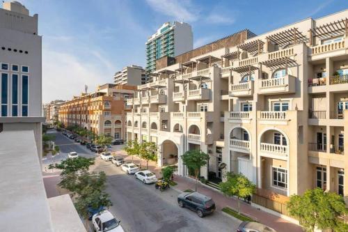 Contemporary 2BR w/ Maid's Room at JVC