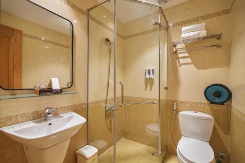 Ένα μπάνιο στο Bin Bin 10 - Mimosa Hotel Near Tan Son Nhat Airport