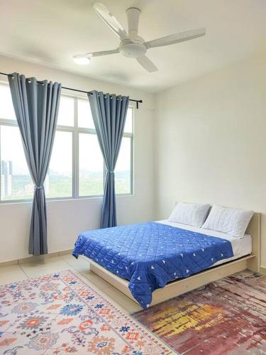 a bedroom with a bed and a ceiling fan at Meru View in Ipoh