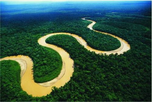 een luchtzicht op twee rivieren in het bos bij AMAZON HOST APARTMENTS in Iquitos