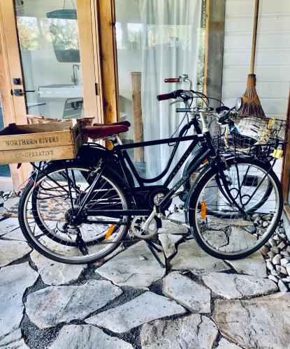 a bike parked in front of a house at Whitewater Byron Bay in Byron Bay