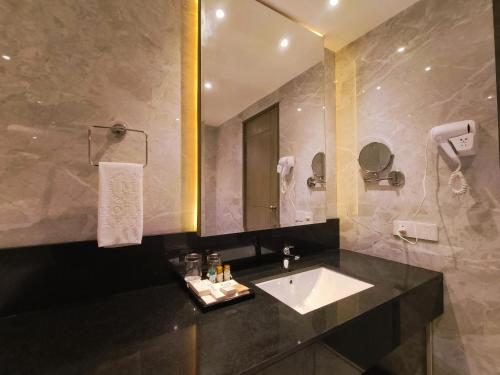 Koupelna v ubytování Mariton Hotel