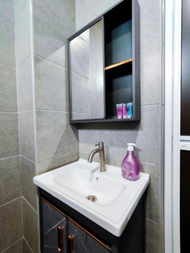 a bathroom with a sink and a mirror at TREX Homestay_Batu Pahat in Batu Pahat