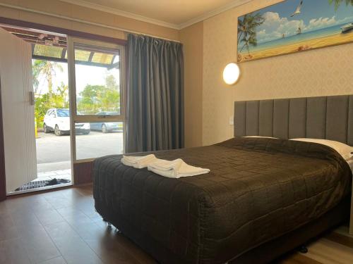Ένα ή περισσότερα κρεβάτια σε δωμάτιο στο Central Jetty Motel