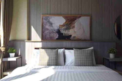 a bedroom with a bed with a picture of a cat at BTS 46 - Near BTS Phrakhanong in Bangkok