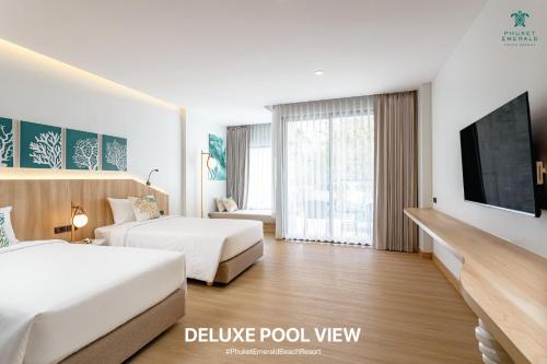 TV a/nebo společenská místnost v ubytování Phuket Emerald Beach Resort