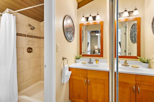 a bathroom with two sinks and a shower at Kihei Sands B2 in Kihei