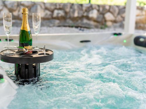 Villa in Ripenda Kras with Pool and Sauna