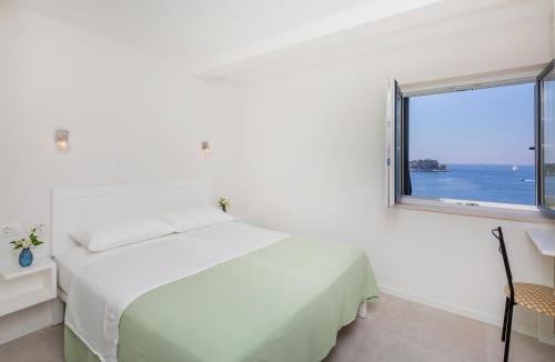 Elegant Seafront Stay - Villa Mila