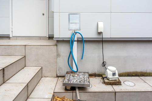 a hose is hooked up to a box on a building at Yugawara Vacation House in Yugawara