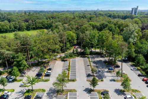an aerial view of a parking lot at U Parkhotel in Enschede