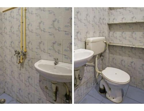 Duas fotografias de uma casa de banho com WC e lavatório. em Hotel SJ Residency, Dehradun em Dehradun