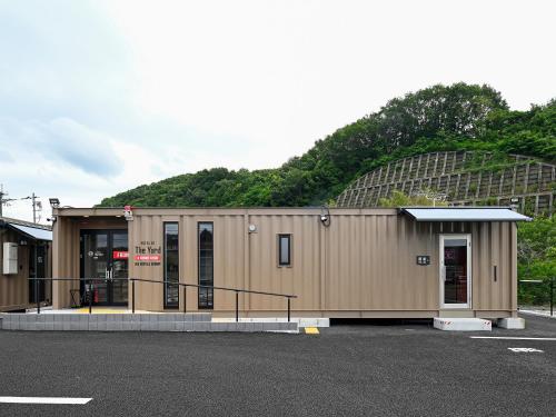 a small building with a building at HOTEL R9 The Yard Kasai in Kasai