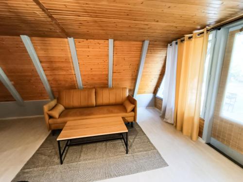 a living room with a couch and a table at Shuma in Dąbrowa Górnicza