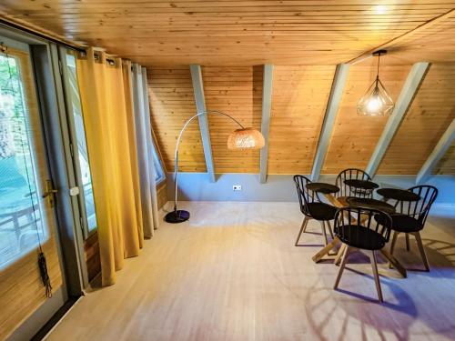 a dining room with a table and chairs at Shuma in Dąbrowa Górnicza