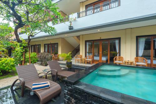 Πισίνα στο ή κοντά στο Liliy Guest House Legian near Beach