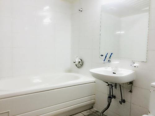 Ett badrum på City Park Hotel