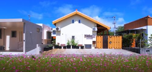 名護市にあるヴィラ　てぃんがーらの花畑の家