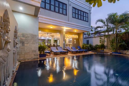 Bazén v ubytování Siem Reap Comforts Hostel nebo v jeho okolí