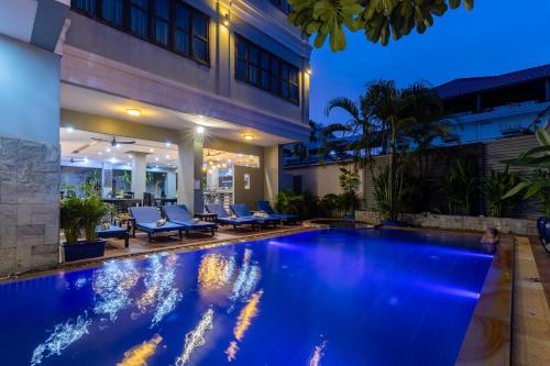Πισίνα στο ή κοντά στο Siem Reap Comforts Hostel
