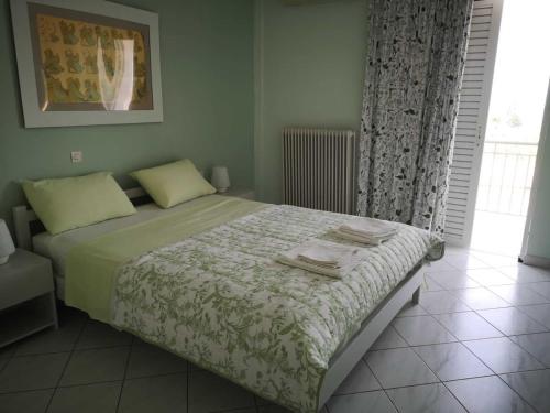 a bedroom with a bed with two towels on it at Apartments Jasu in Kivérion