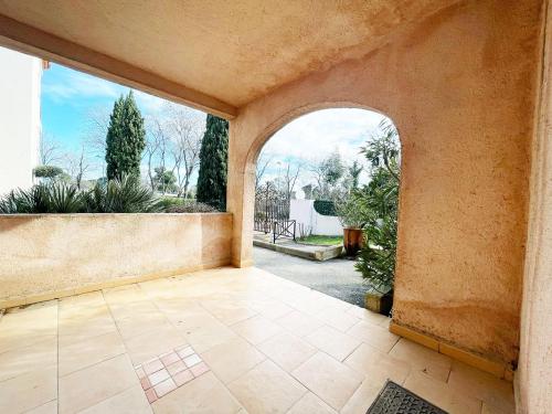 Photo de la galerie de l'établissement Appartement 7 - LES SUITES DE ROBINSON - Résidence avec piscine en bord de Siagne, à Mandelieu-La-Napoule, à Mandelieu-la-Napoule