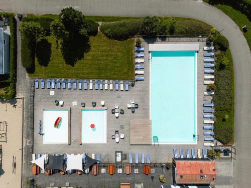 an overhead view of a parking lot with a pool at Glamping Kamperland in Kamperland