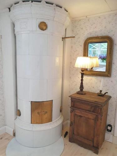 A bathroom at Kyrkstallet 1 Historiskt med bästa läge Gränna