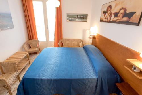 a bedroom with a blue bed in a room at Appartamento Selinunte in Marinella di Selinunte
