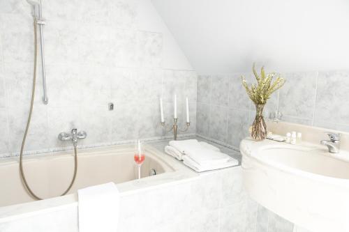 Koupelna v ubytování Boutiquehotel Gut Tribbevitz auf Rügen