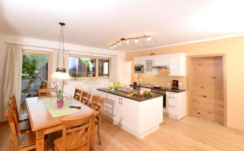 a kitchen and dining room with a table and a dining room at Urlaub im Stall - Agromilia in Altirdning