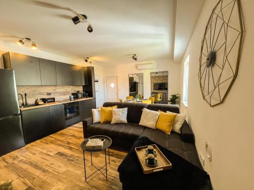 Golden Elio Apartment