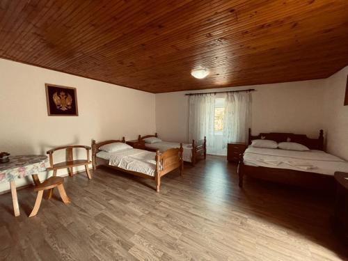 Una cama o camas en una habitación de Rustic village