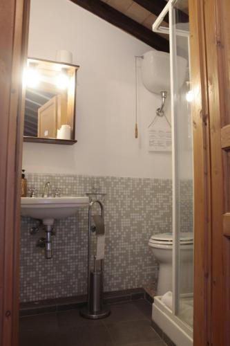 a bathroom with a sink and a toilet at Guesthouse Runcini in Ferentillo
