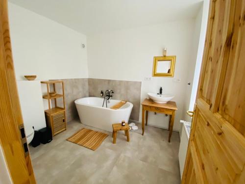 a bathroom with a bath tub and a sink at Maciejowiec Castle Hill Apartment I in Maciejowiec