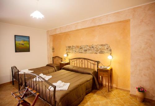 1 dormitorio con 2 camas en una habitación en Sikania Suite, en Pozzallo
