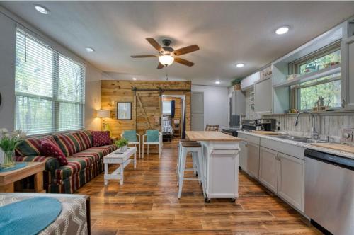 a kitchen and living room with a couch and a ceiling fan at Blue Bungalow Lake Hamilton in Hot Springs