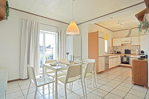 Una cocina o cocineta en Nice Apartment with balcony in Kierspe