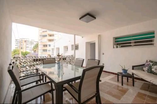 Stylish & Fully furnished 3 Bedrooms Flat-4 min Walk to Albufereta beach
