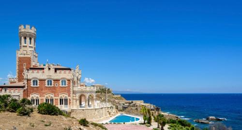 a house on a hill next to the ocean at SFEA HOME in Pachino