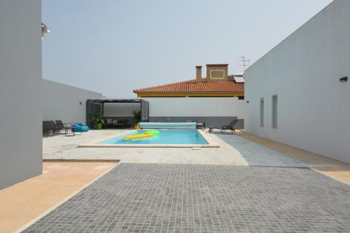 Bazén v ubytování Casa dos Infantes nebo v jeho okolí