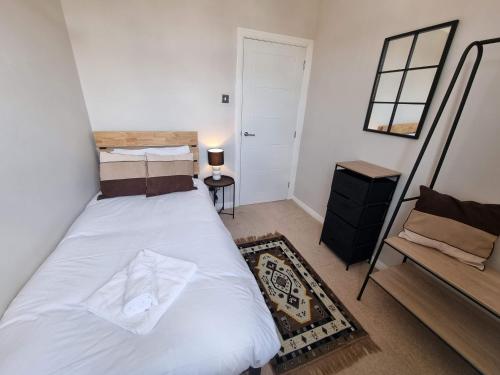 En eller flere senger på et rom på Rossendale by Cliftonvalley Apartments