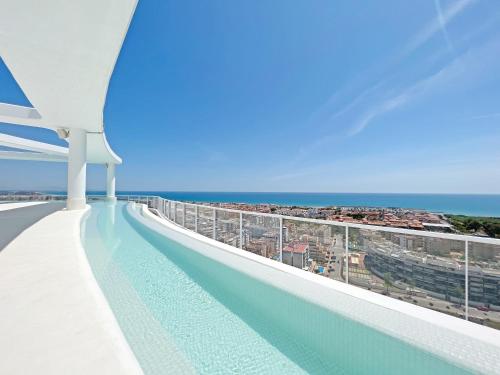 Global Vacacional, Apartamento con terraza y vistas a la costa mediterránea