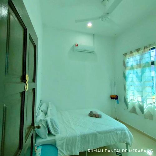 a hospital room with a bed and a window at Rumah Pantai de Merabang (bungalow with pool) in Bachok