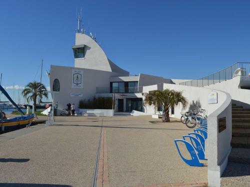 Appartement duplex 3 pièces avec piscine, climatisation et garage à Port Camargue