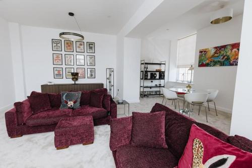 a living room with two couches and a table at Grade II Mill Townhouse in Leeds with Free Parking which Sleeps 6 in Leeds