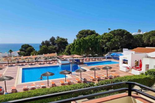 Great sea view apartment, near the beach, with AC and pools