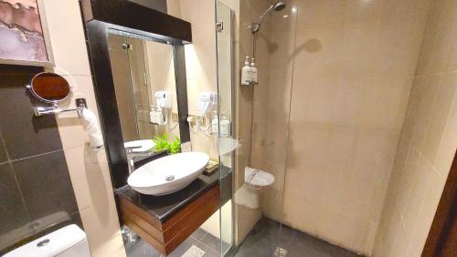Bilik mandi di Golden Dune Residential Unit - Almalaz