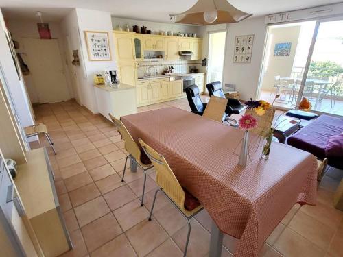 Appartement T3 avec garage privatif, terrasse, à 400m des plages et proches commerces - FR-1-316-229