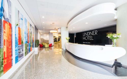 Vstupní hala nebo recepce v ubytování Lindner Hotel Bratislava, part of JdV by Hyatt